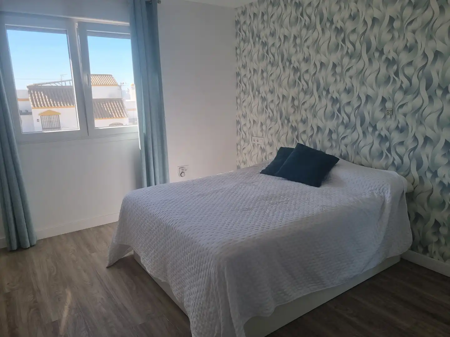Habitación de Casa adosada de alquiler en San Fernando con Aire acondicionado, Calefacción y Jardín privado