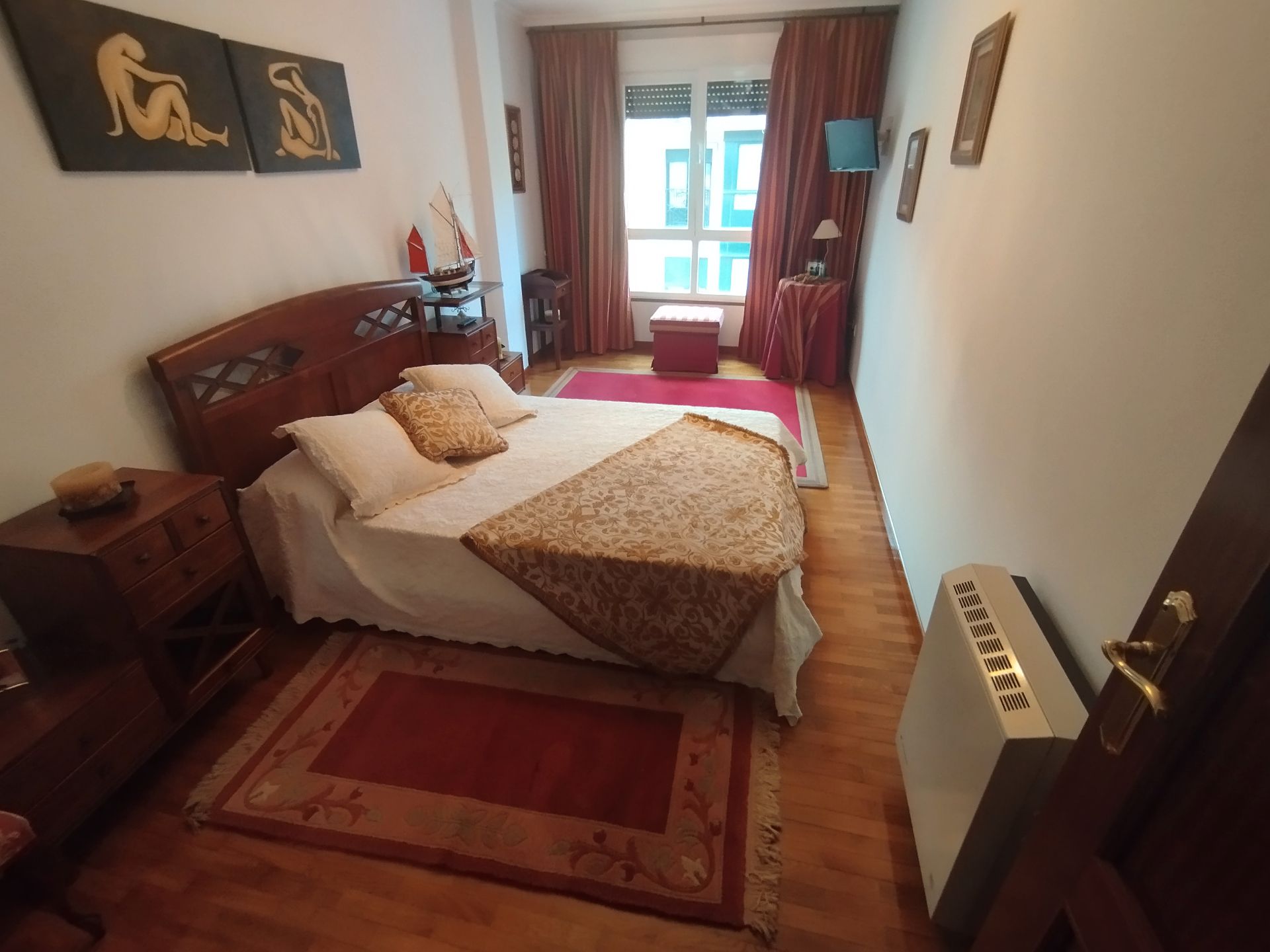Dormitori de Apartament en venda en Viveiro amb Calefacció, Traster i Moblat
