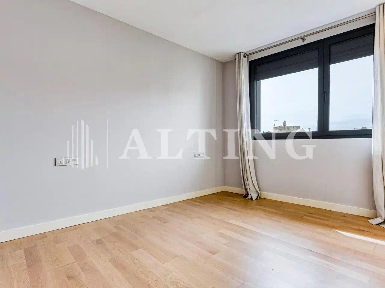 Schlafzimmer von Wohnung zum Verkauf in Barcelona mit Parkett, Terrasse und Abstellraum