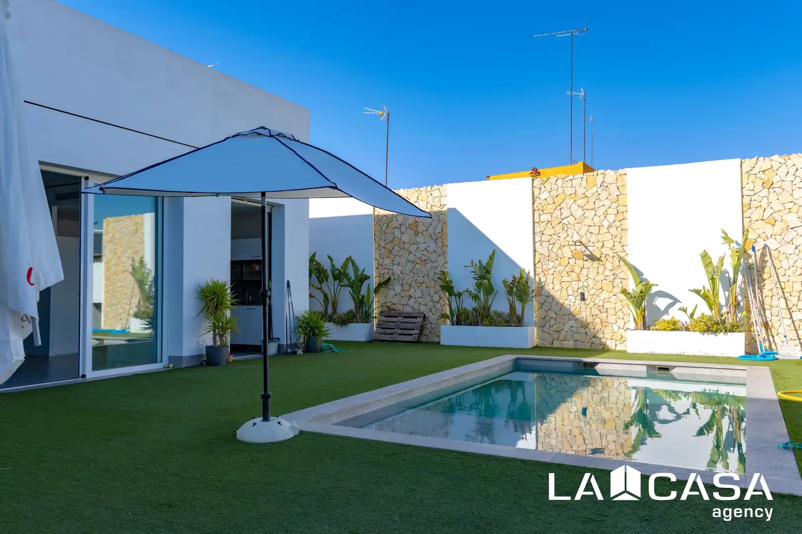 Piscina de Casa o xalet en venda en Dos Hermanas amb Traster