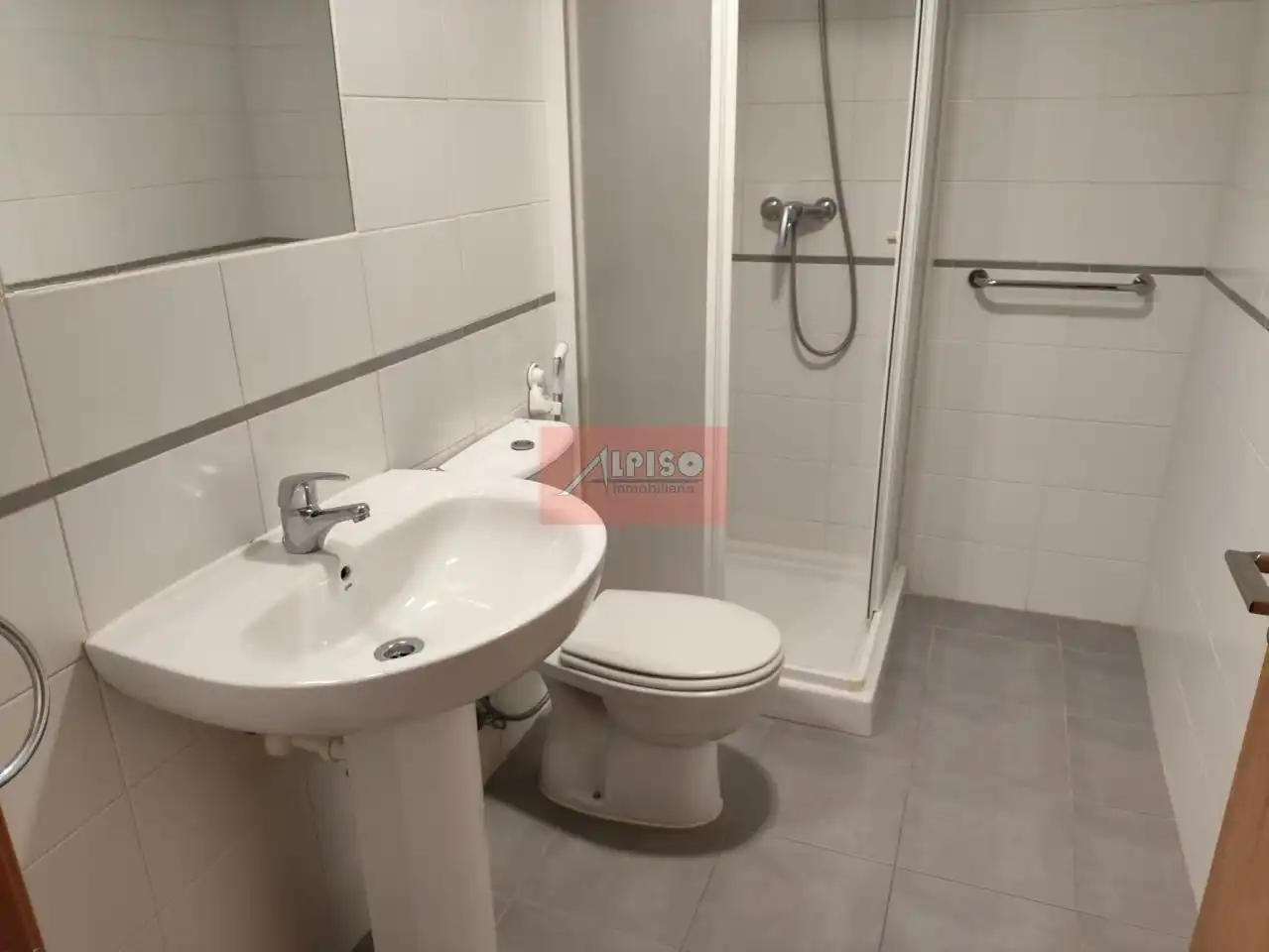 Bany de Pis de lloguer en Ourense Capital  amb Calefacció i Moblat