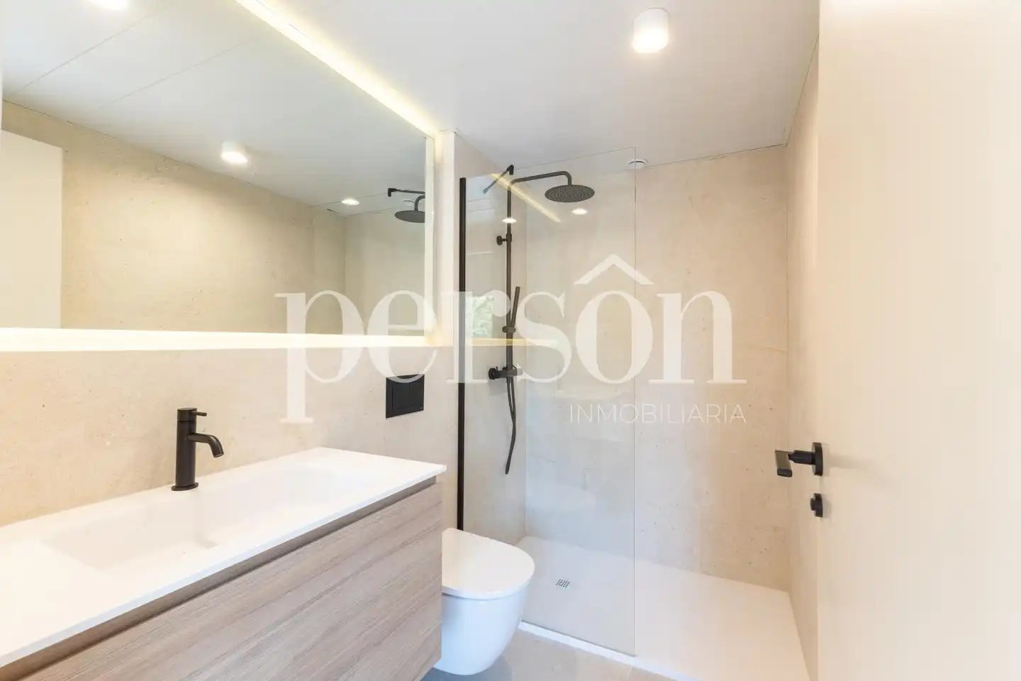 Baño de Piso en venta en Valencia con Aire acondicionado, Jardín privado y Terraza