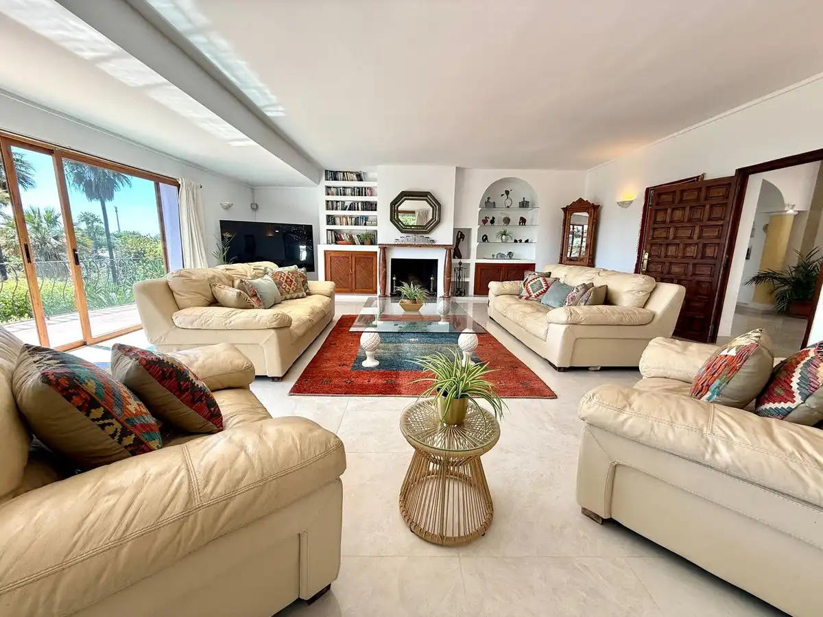 Sala de estar de Casa o chalet de alquiler en Marbella con Aire acondicionado, Jardín privado y Piscina