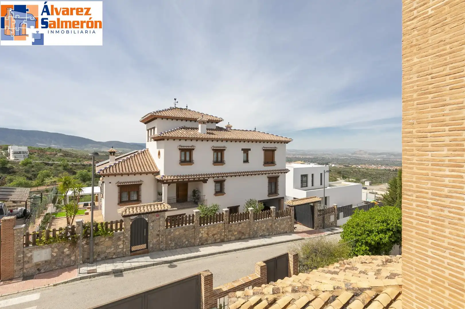 Vista exterior de Casa o chalet en venta en La Zubia con Aire acondicionado, Calefacción y Jardín privado