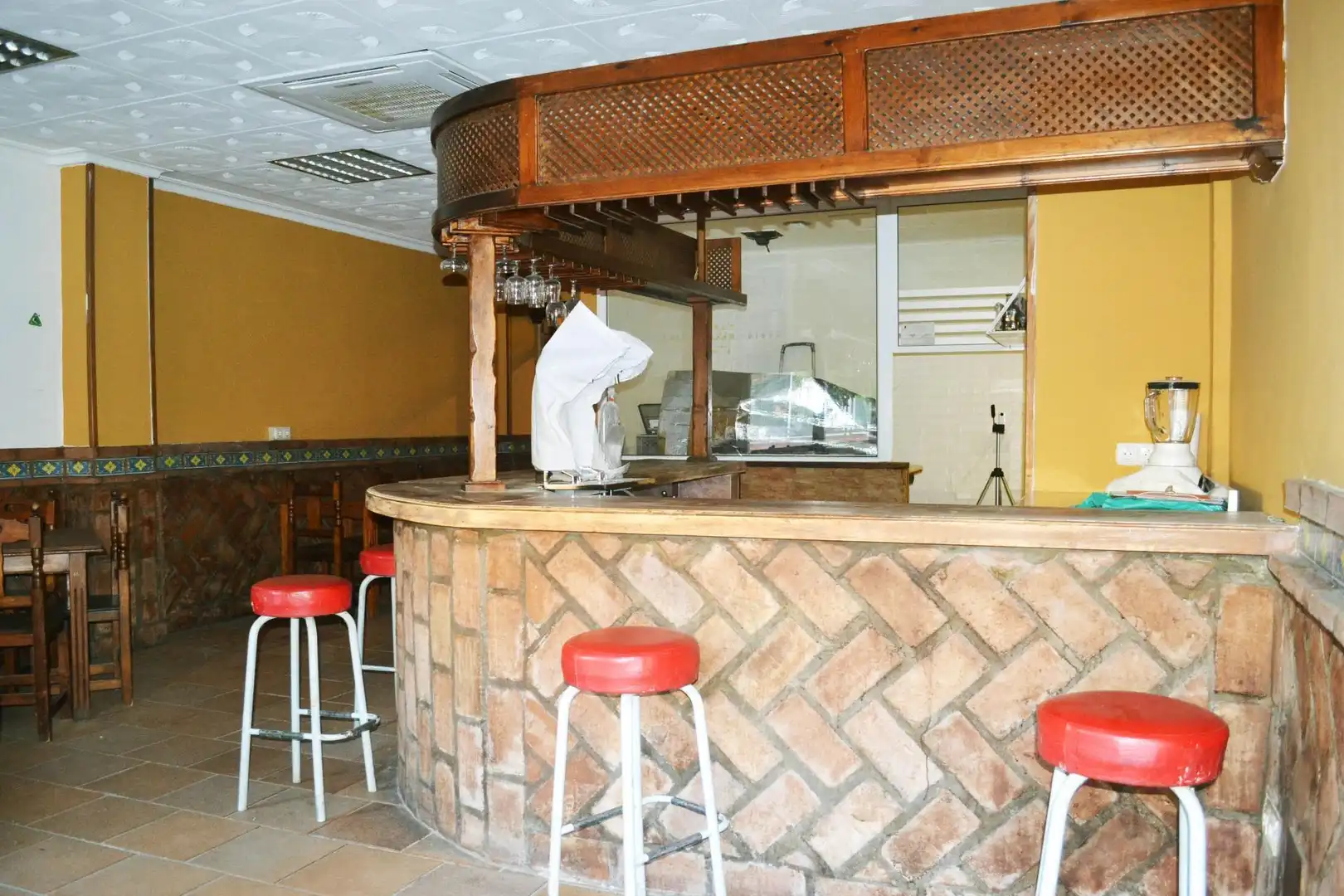 Local de alquiler en Algeciras con Aire acondicionado y Amueblado