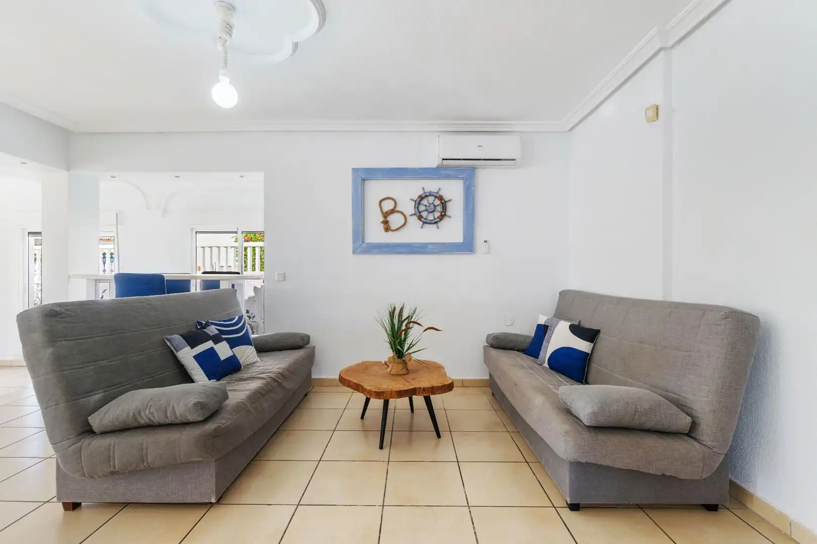 Sala d'estar de Casa o xalet en venda en Orihuela amb Aire condicionat, Jardí privat i Terrassa