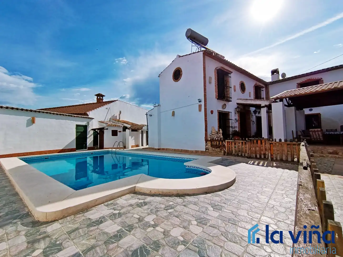 Vista exterior de Finca rústica en venda en Fuente de Piedra amb Terrassa, Traster i Piscina