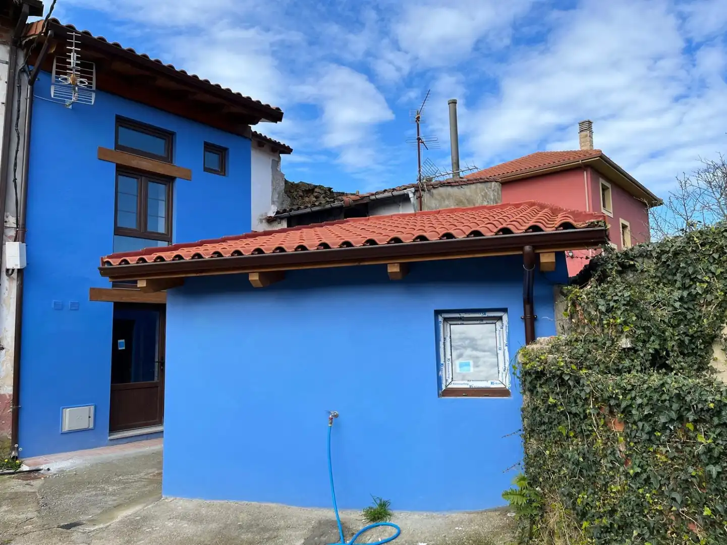 Vista exterior de Casa adosada en venta en Castrillón con Trastero