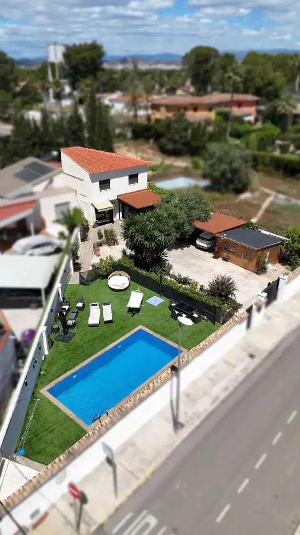 Piscina de Casa adosada en venta en L'Eliana con Aire acondicionado y Jardín privado