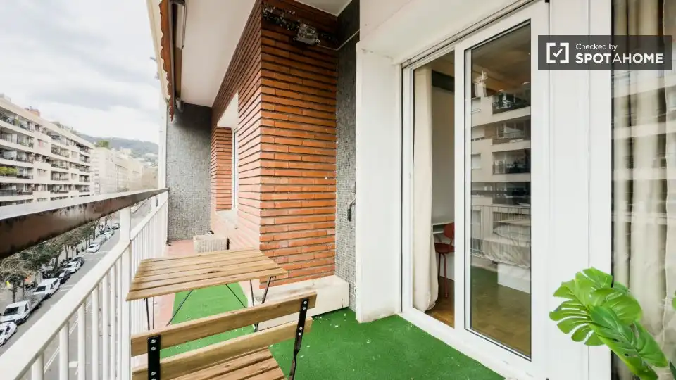 Terrassa de Pis per a compartir en Barcelona amb Aire condicionat, Calefacció i Moblat