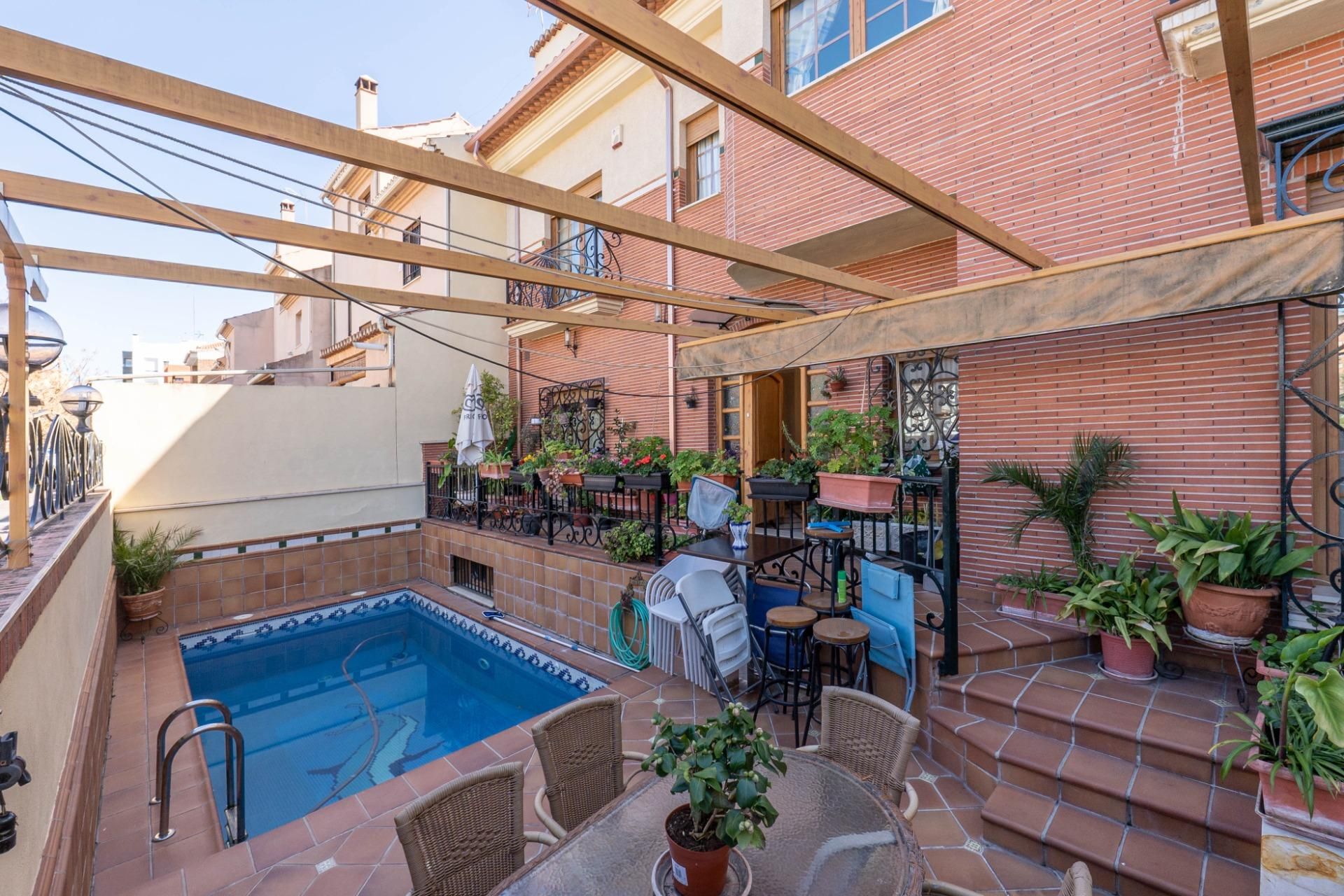 Piscina de Casa o xalet en venda en  Granada Capital amb Aire condicionat, Calefacció i Parquet