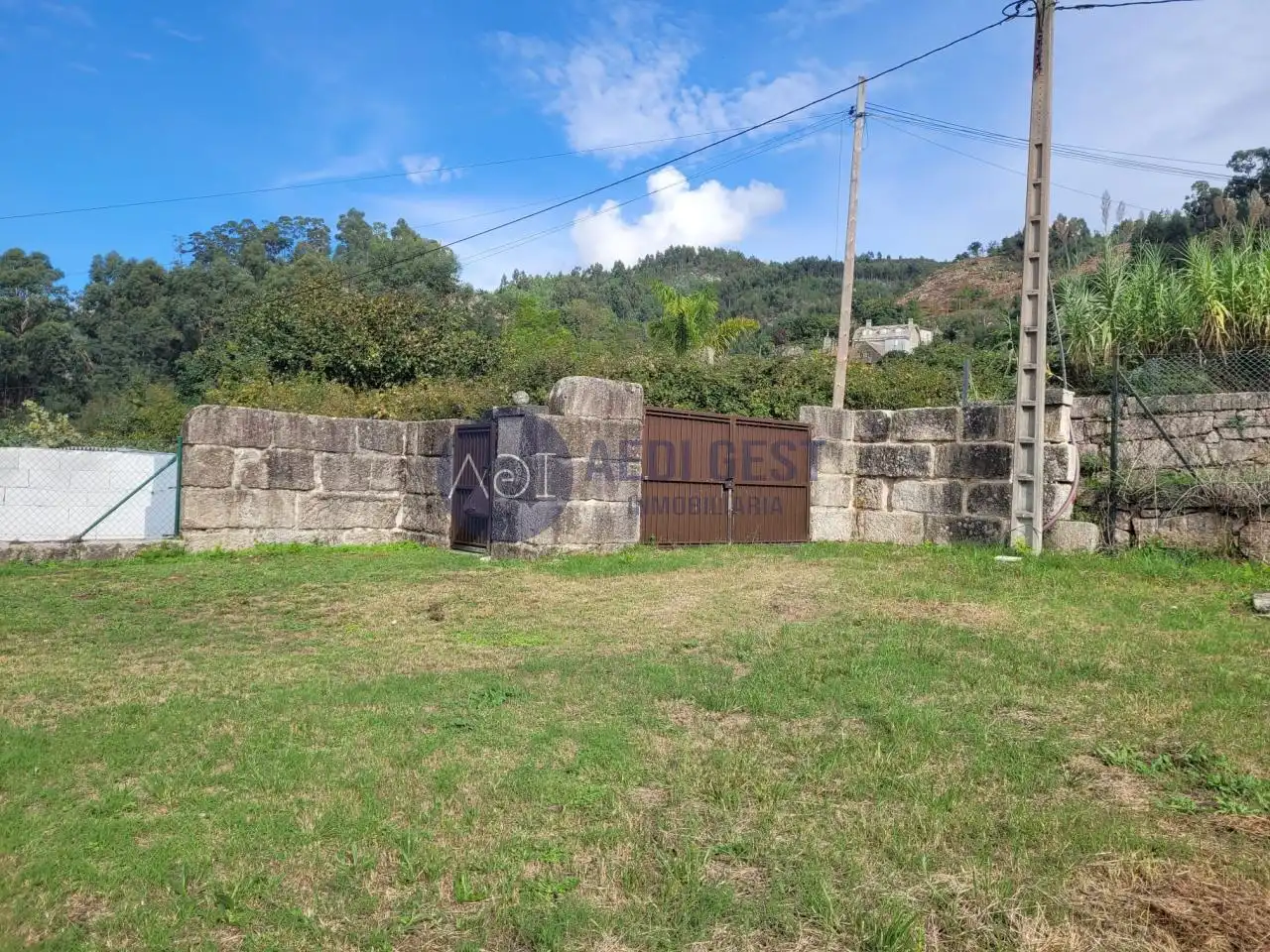 Industrial buildings for sale in Camos