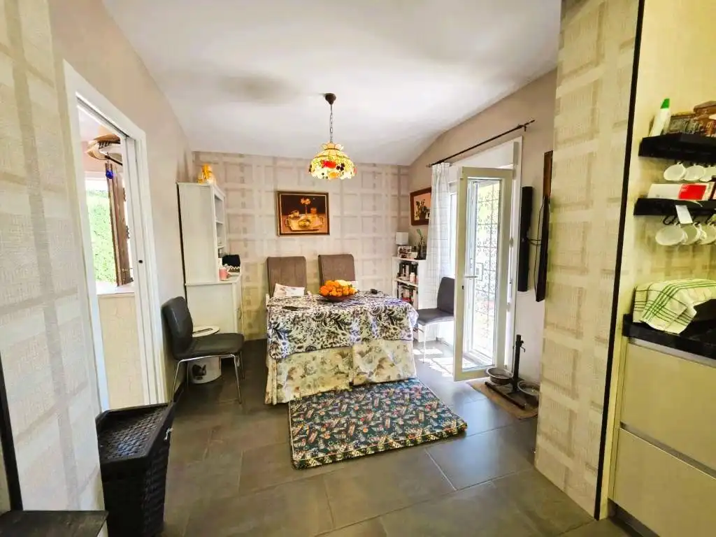 Cuina de Casa o xalet en venda en Málaga amb Aire condicionat, Jardí privat i Terrassa