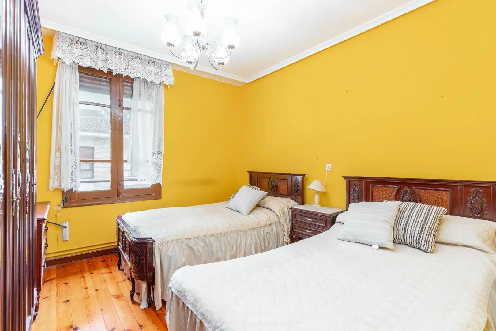 Habitación de Casa adosada en venta en Mieres (Asturias)