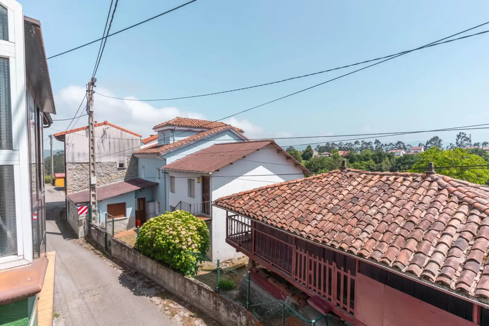 Vista exterior de Casa o xalet en venda en Muros de Nalón amb Calefacció, Jardí privat i Terrassa