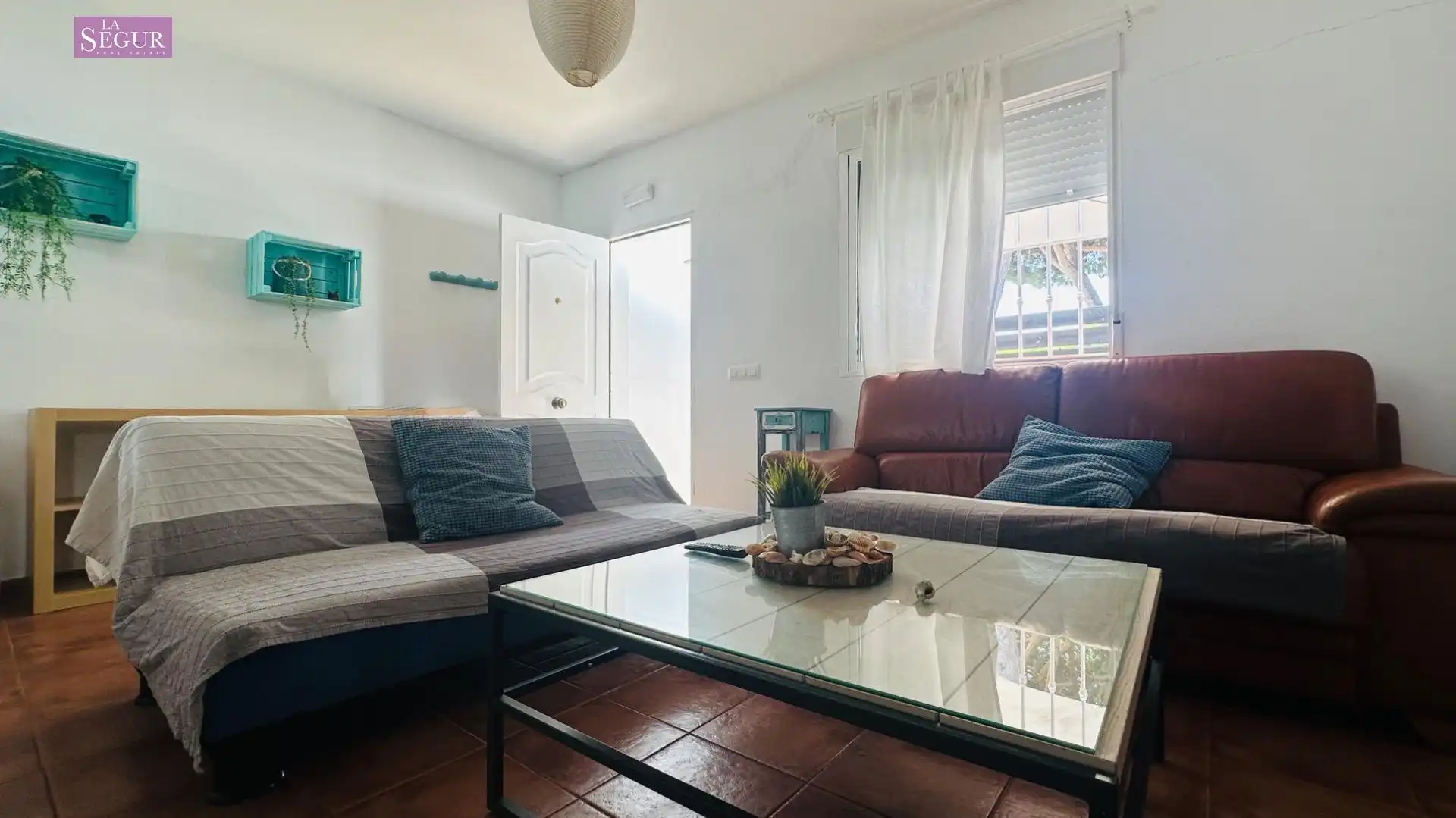 Sala d'estar de Casa o xalet en venda en Barbate amb Jardí privat, Terrassa i Moblat