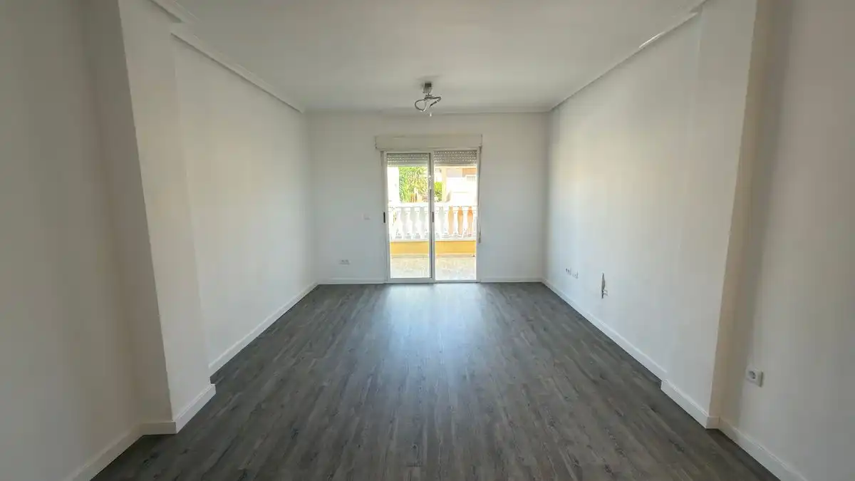 Flat with terrace for sale in Calle Licenciado Vidriera, imagen 3
