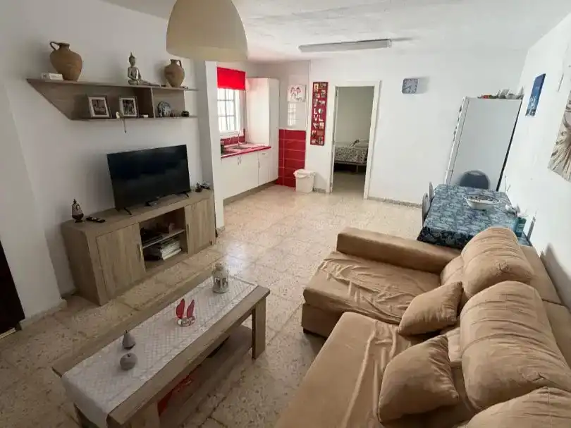 Sala d'estar de Casa o xalet en venda en La Línea de la Concepción amb Aire condicionat, Jardí privat i Piscina