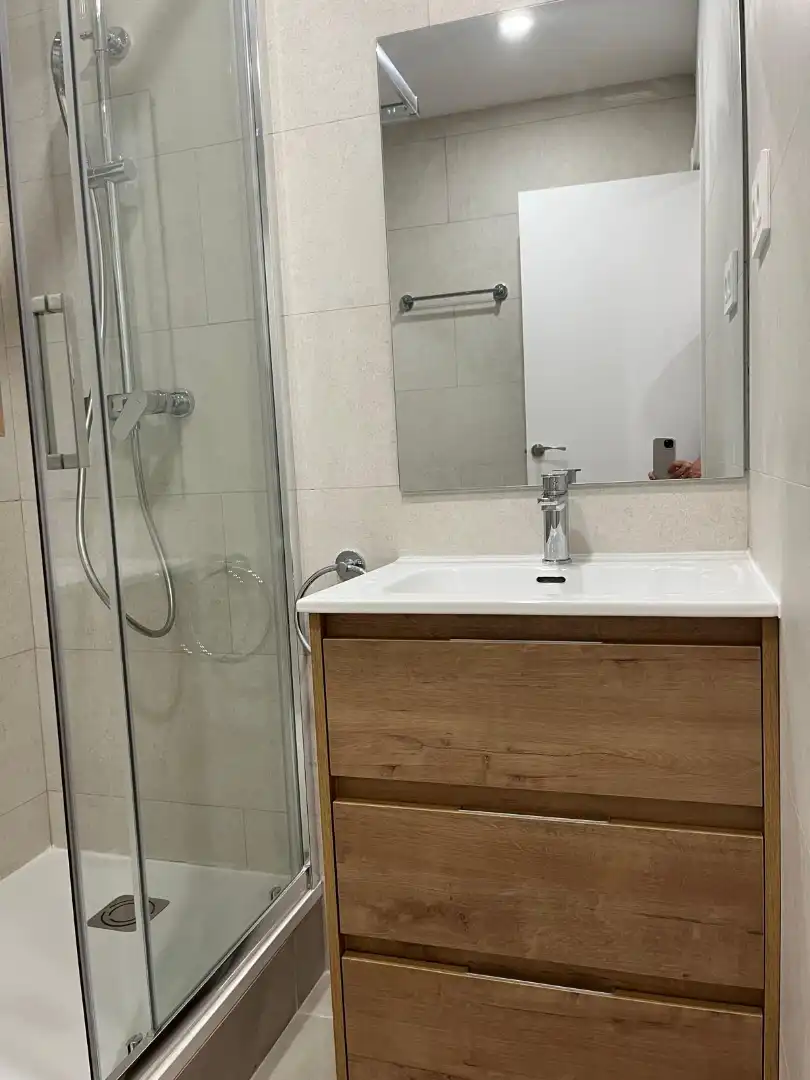 Bany de Local de lloguer en L'Hospitalet de Llobregat amb Aire condicionat, Calefacció i Parquet
