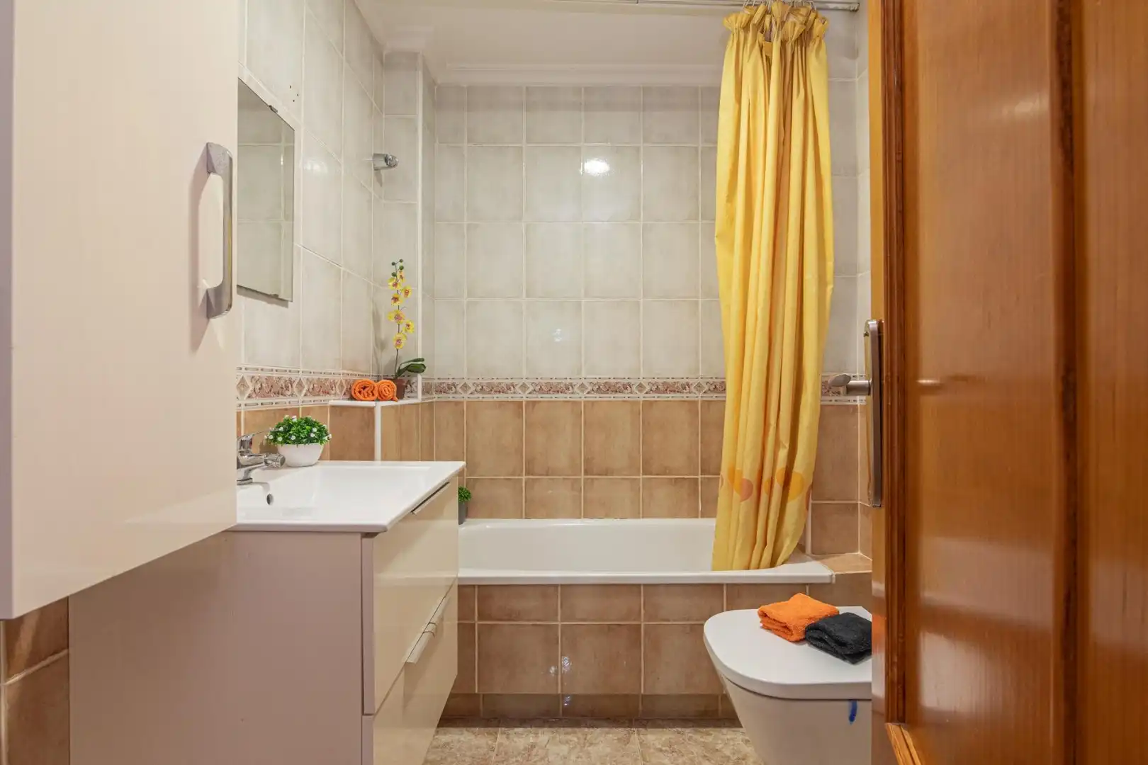 Baño de Piso en venta en Elche / Elx con Calefacción y Balcón