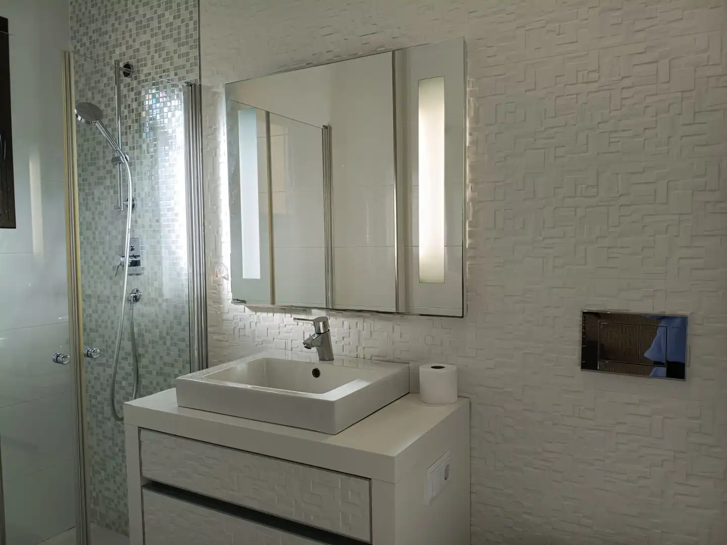 Badezimmer von Wohnungen zum Verkauf in Guardamar del Segura mit Klimaanlage, Heizung und Terrasse