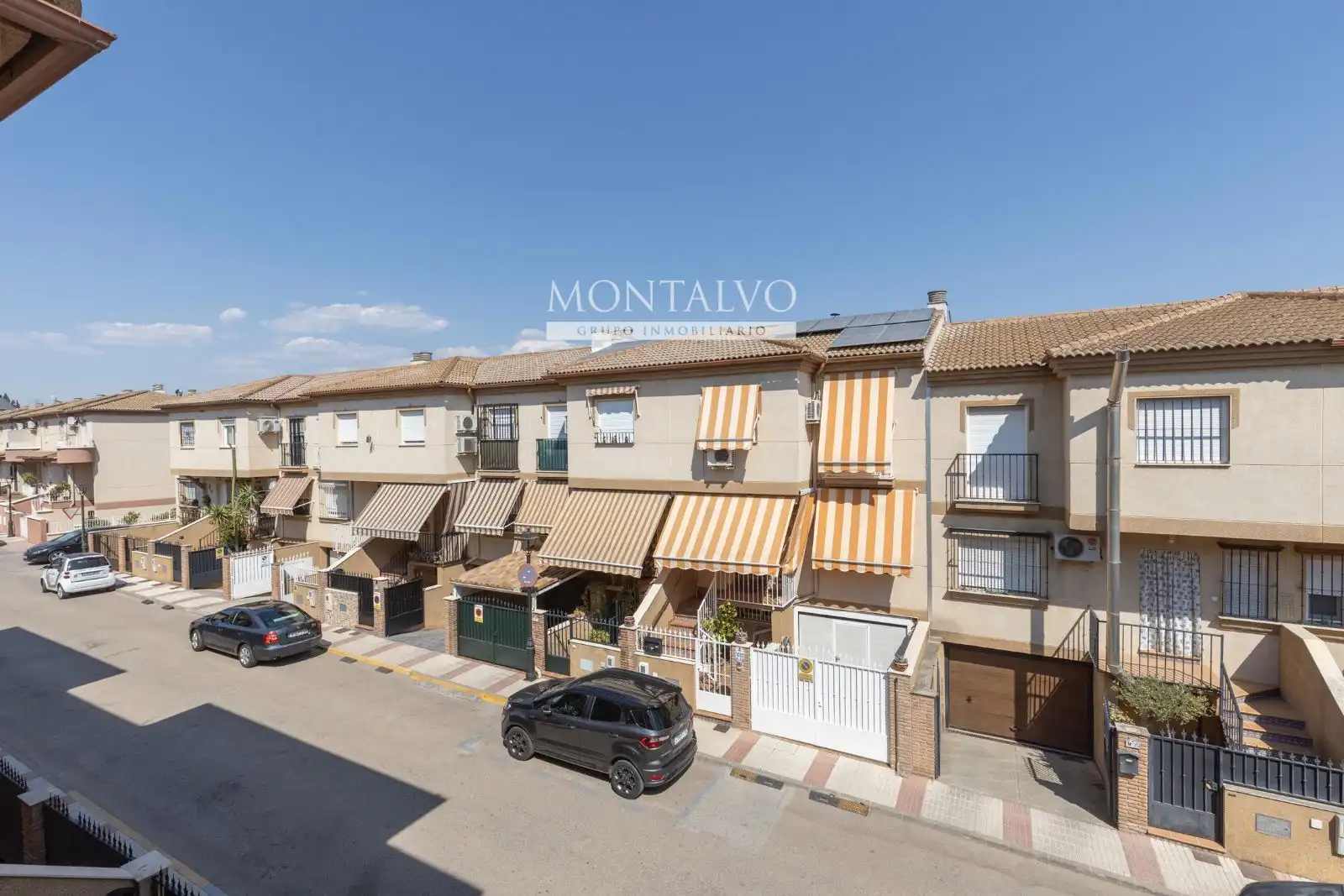 Vista exterior de Casa adosada en venta en Atarfe