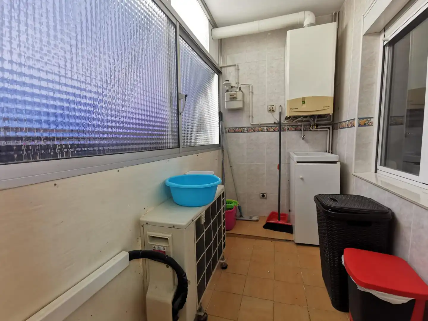 Küche von Wohnung zum Verkauf in Montmeló mit Klimaanlage, Heizung und Balkon