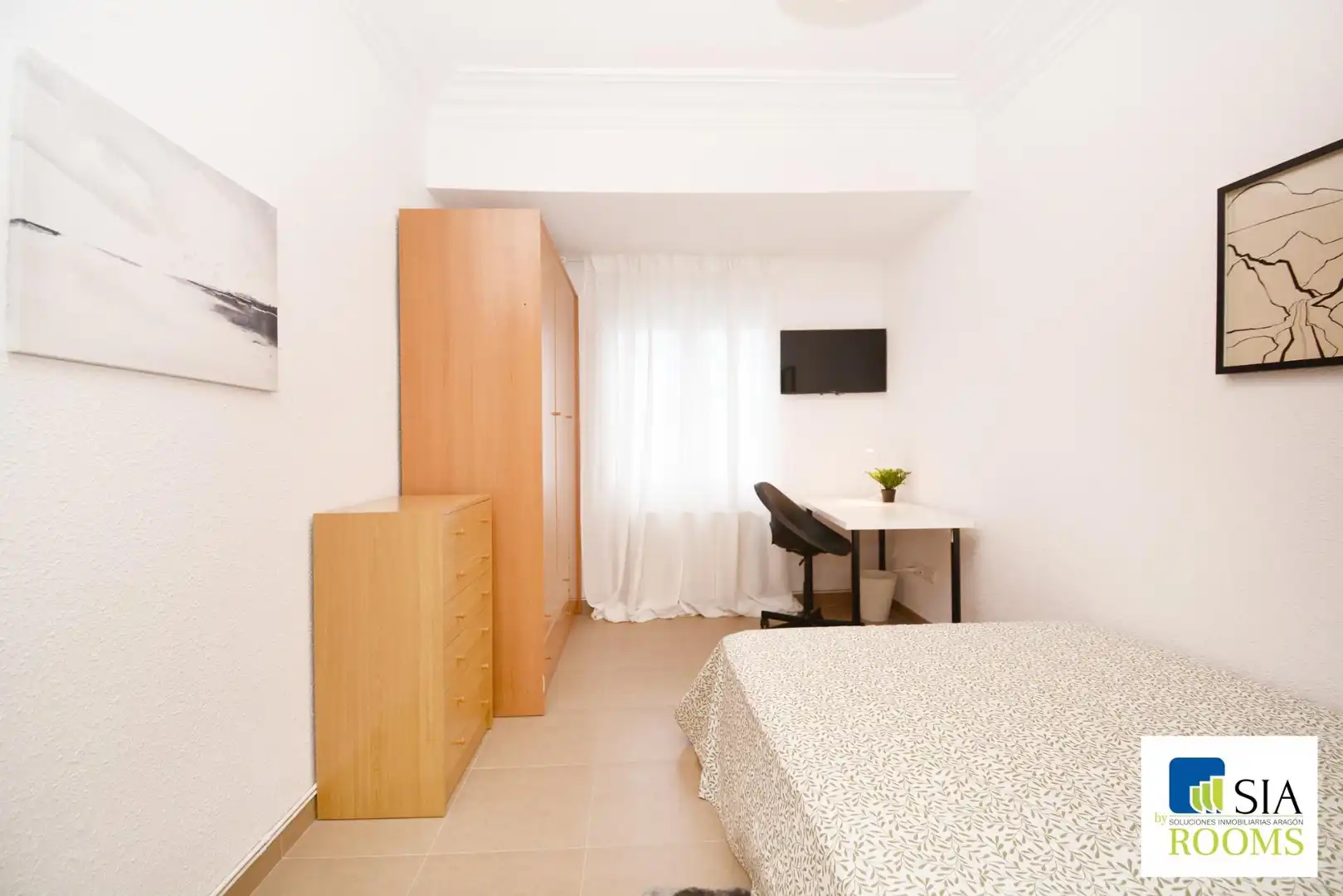 Room in Calle LATASSA, FELIX, 26, Universidad San Francisco