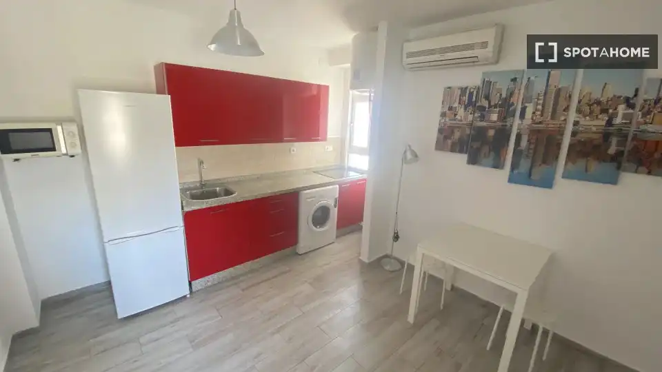 Kitchen of Flat for rent in Sevilla  with Air Conditioner, Heating and Furnished