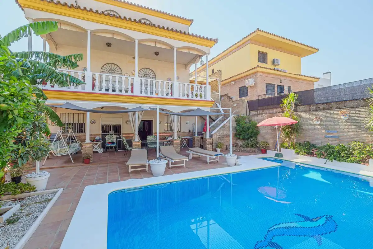 Chalet en venta en Gelves, imagen 2
