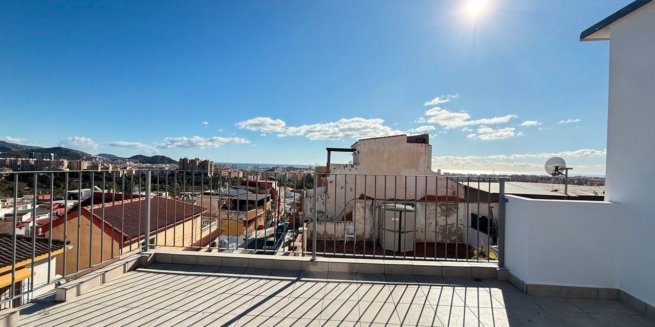 Vista exterior de Casa o xalet en venda en Málaga Capital amb Calefacció, Terrassa i Alarma