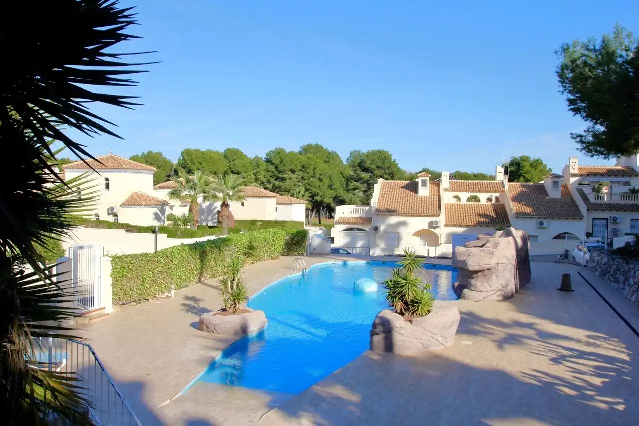 Apartment mit Pool zum Verkauf in Orihuela Costa