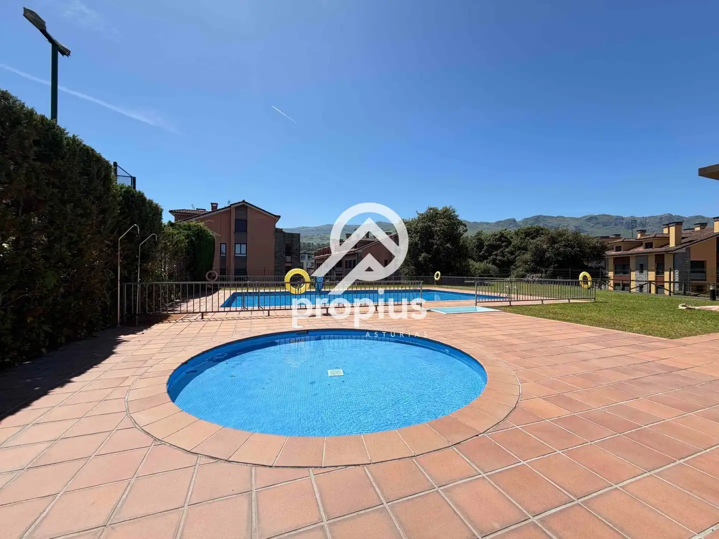 Schwimmbecken von Dachboden zum Verkauf in Llanes mit Heizung, Terrasse und Abstellraum