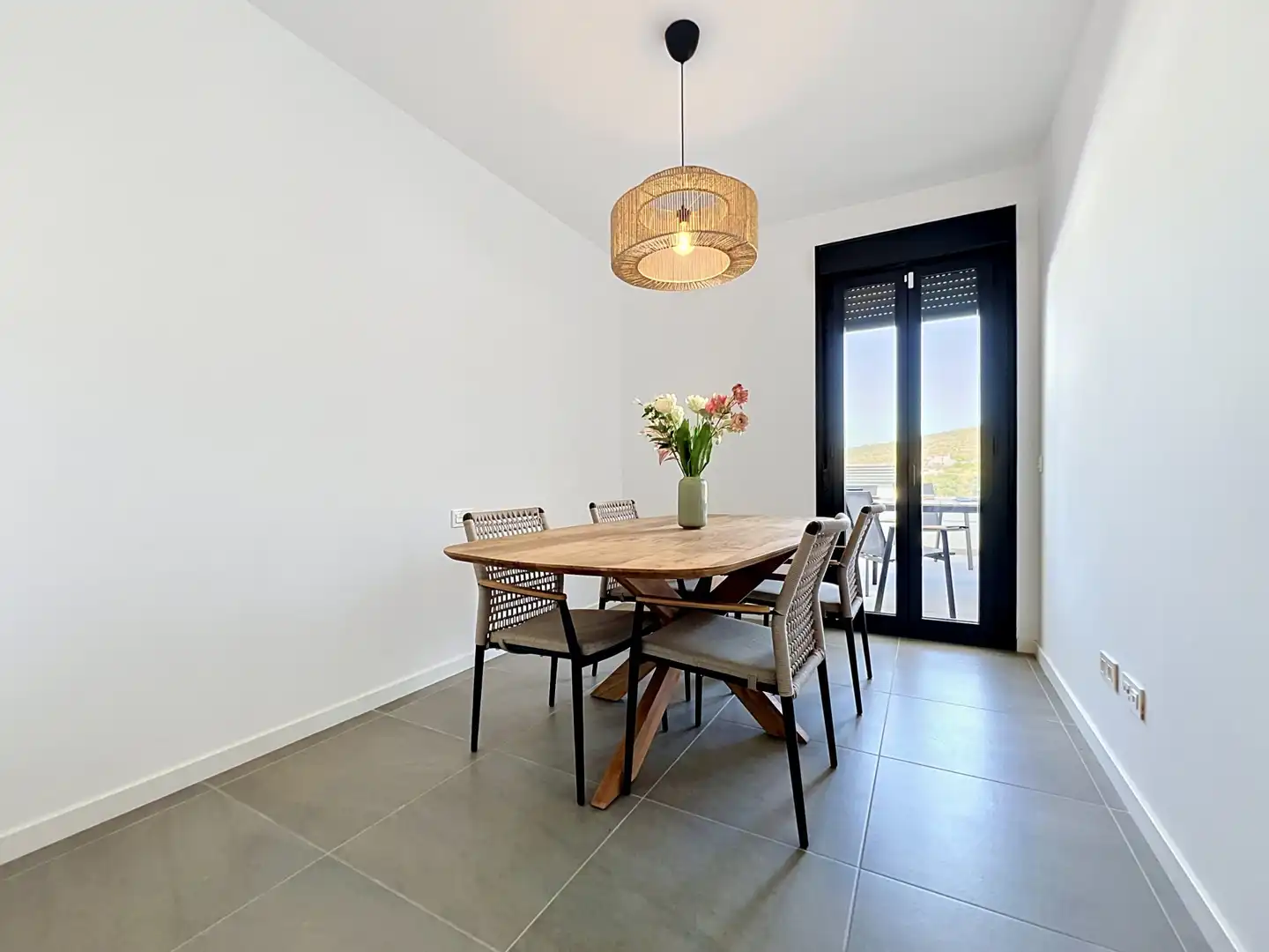 Esszimmer von Einfamilien-Reihenhaus zum Verkauf in Manilva mit Klimaanlage, Terrasse und Abstellraum