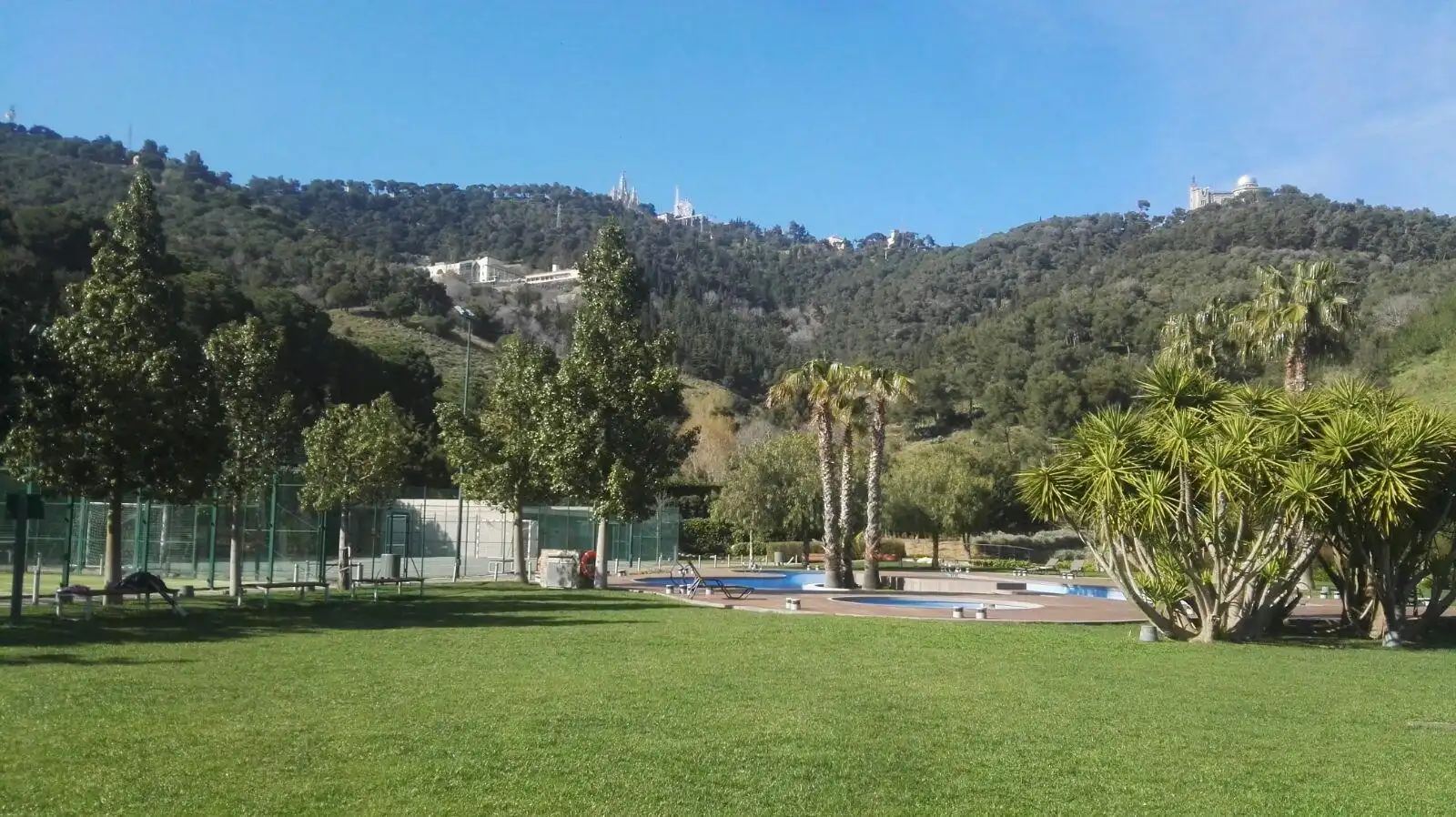 Piscina de Pis en venda en Barcelona amb Aire condicionat, Calefacció i Jardí privat