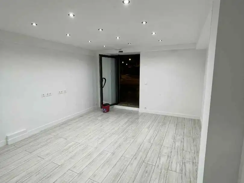 Local comercial de lloguer a Foru Plaza 21