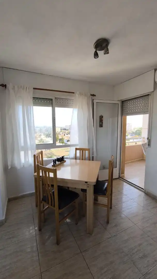 Menjador de Apartament de lloguer en Cartagena amb Aire condicionat, Piscina i Moblat