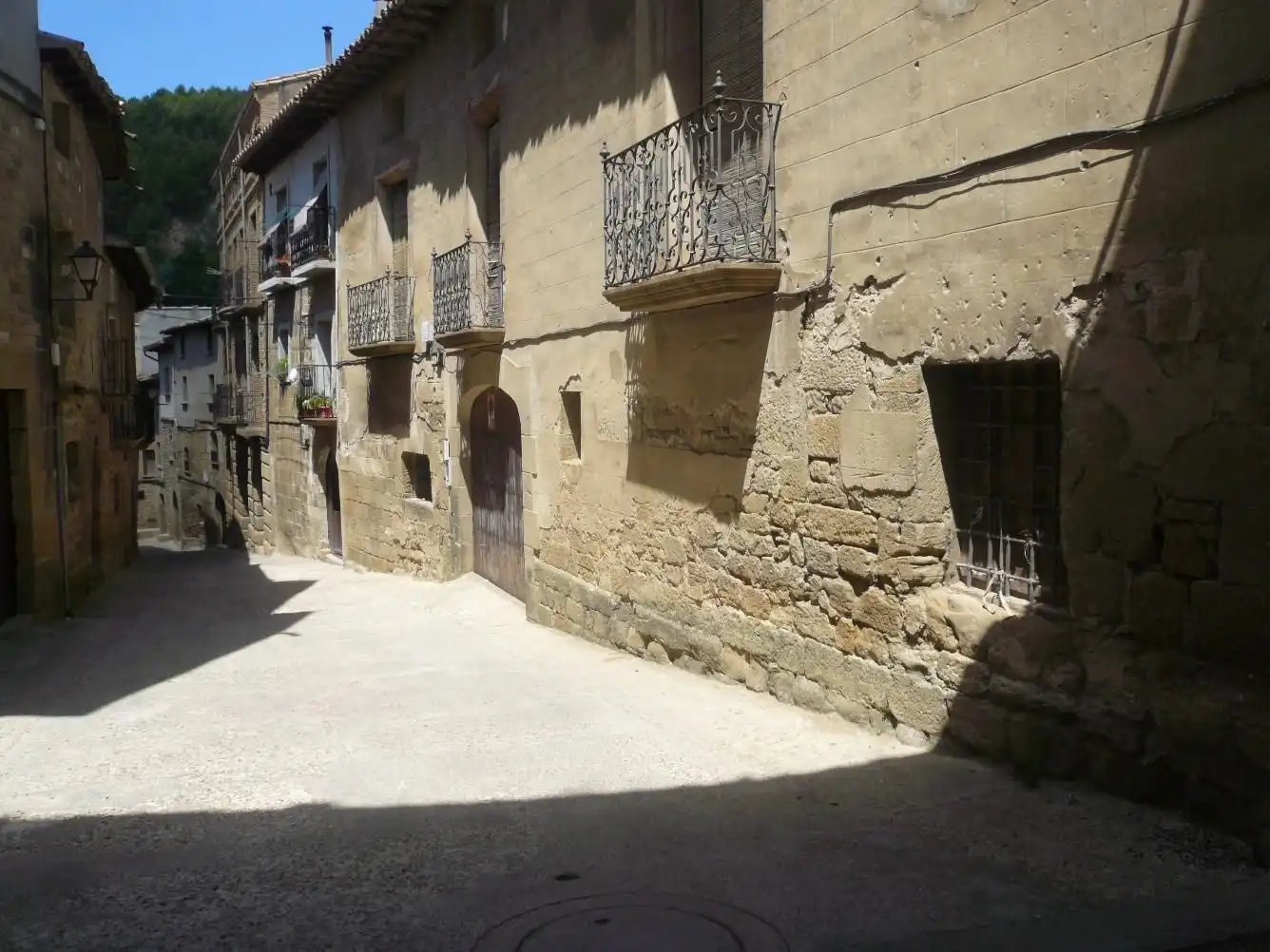 Vista exterior de Casa o xalet en venda en Uncastillo amb Jardí privat i Balcó