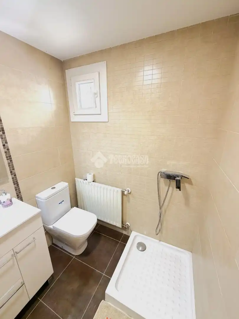 Bathroom of Flat for rent in Cuenca  with Heating, Private garden and Terrace