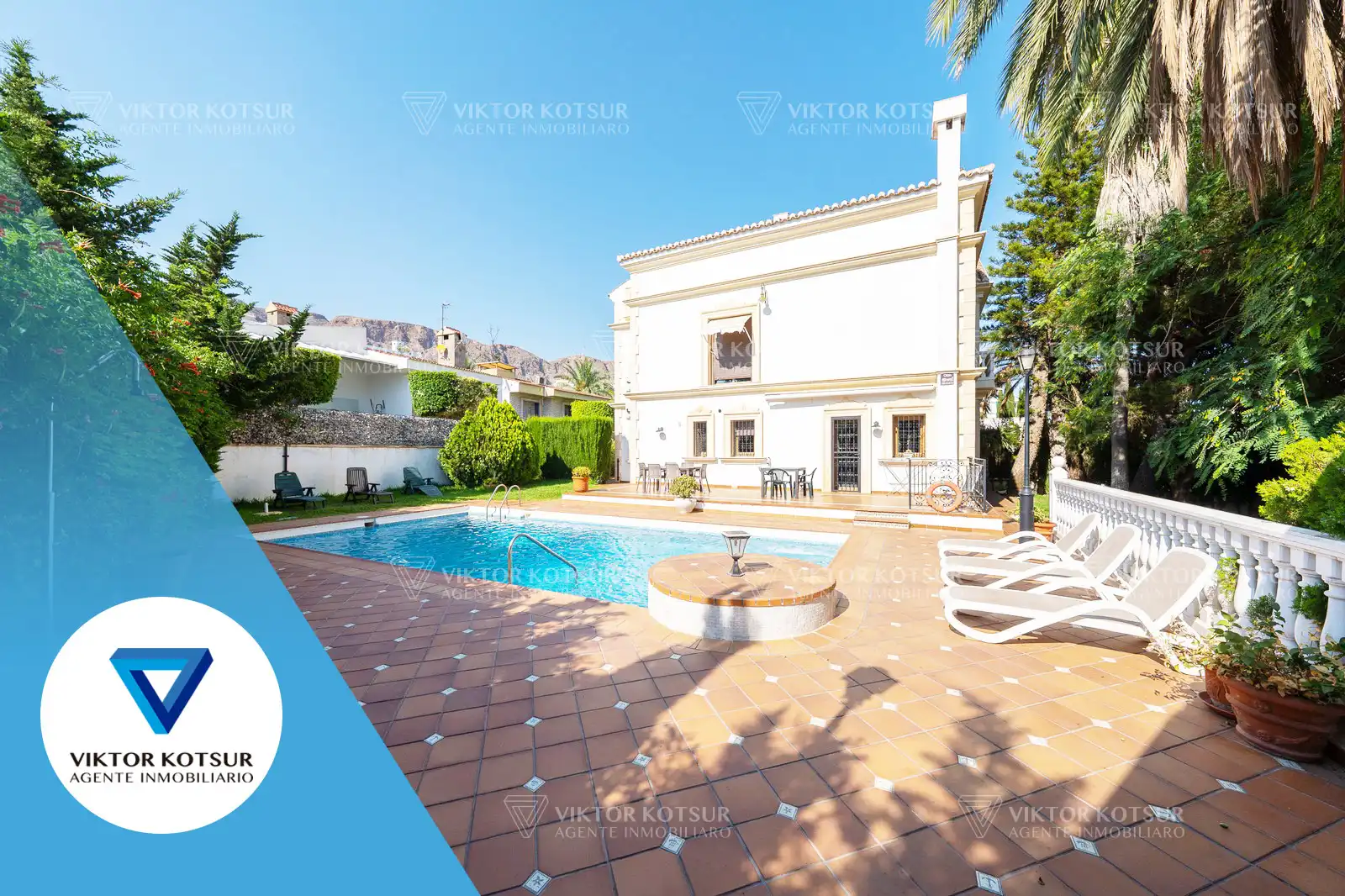 Vista exterior de Casa o xalet en venda en Roquetas de Mar amb Aire condicionat, Calefacció i Jardí privat