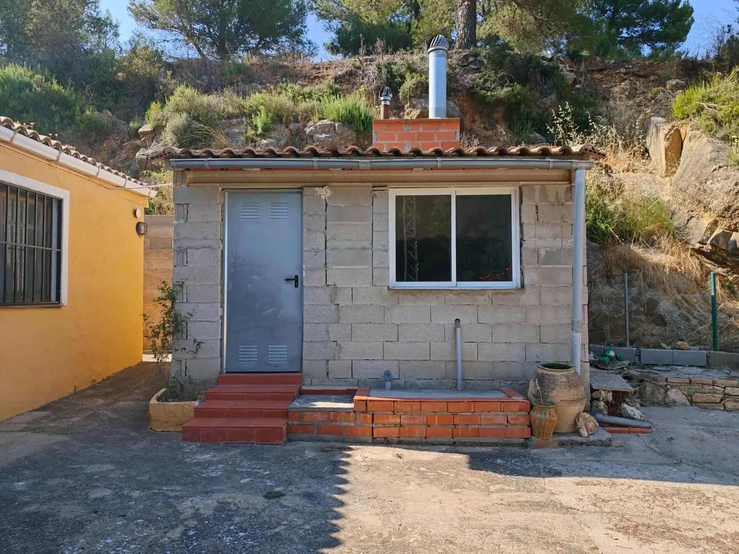 Exterior view of Houses for sale in Yátova  with Private garden, Terrace and Storage room