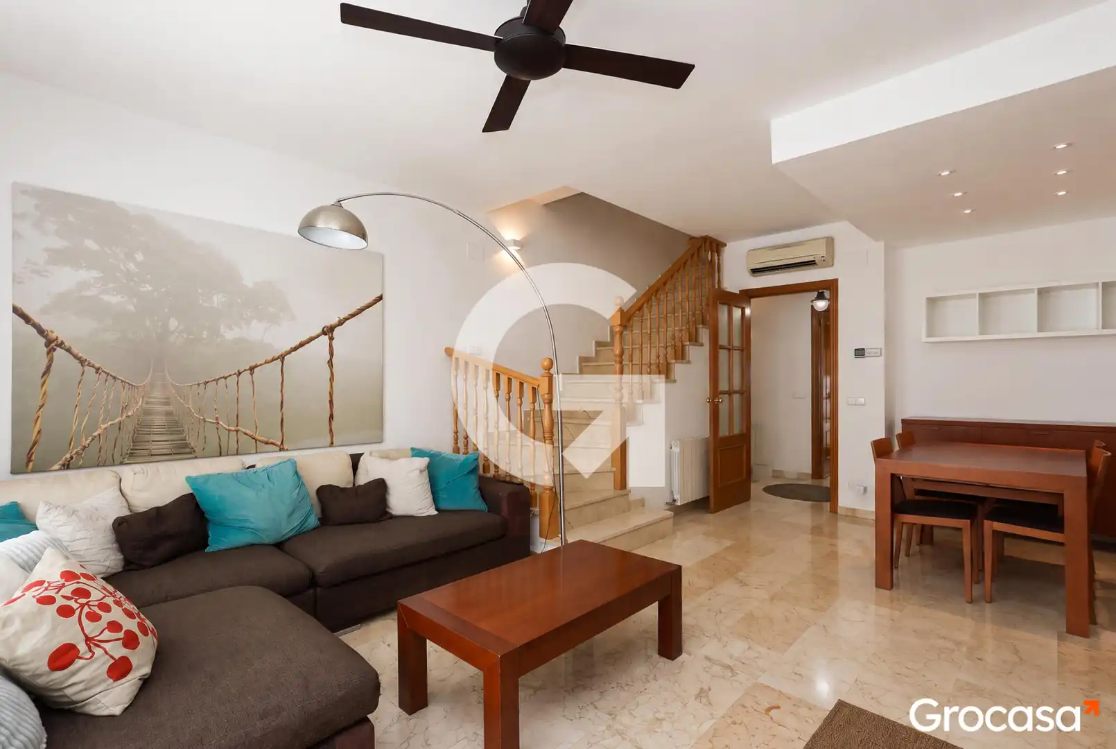 Sala de estar de Casa adosada en venta en El Prat de Llobregat con Aire acondicionado, Calefacción y Terraza