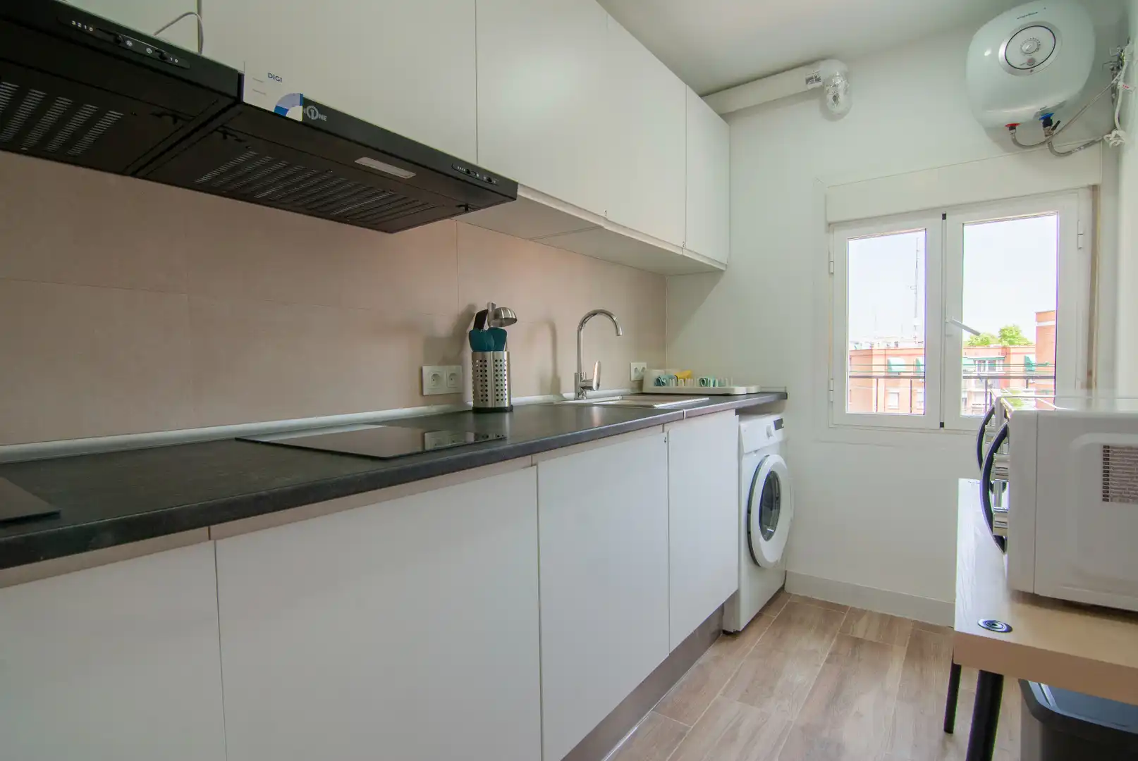 Küche von Wohnung zur untervermieten in Madrid mit Heizung, Möbliert und Waschmaschine