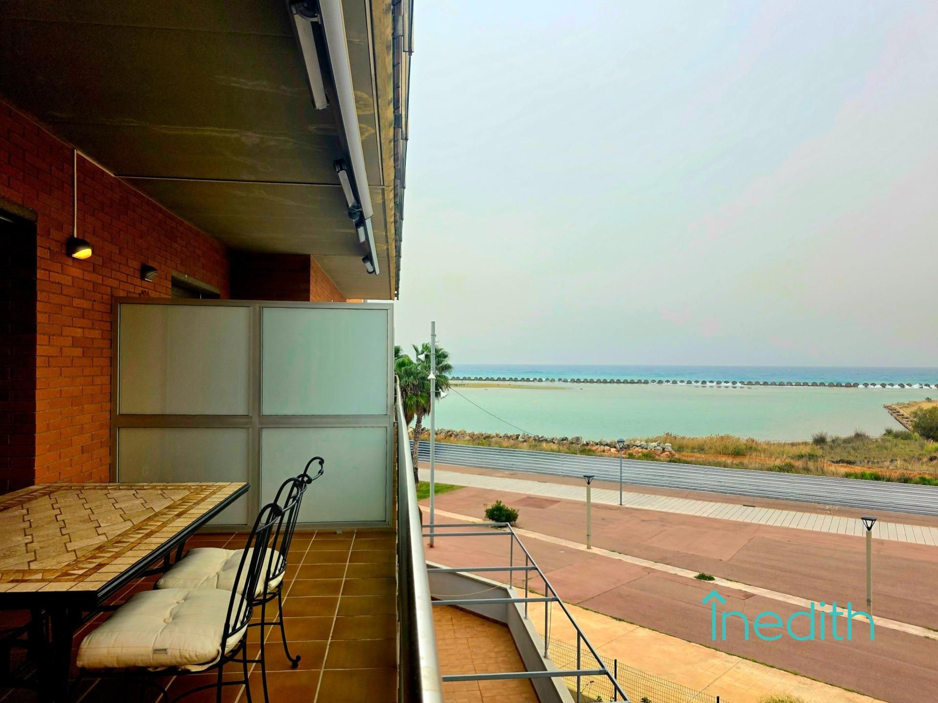 Vista exterior de Piso en venta en Cubelles con Aire acondicionado, Calefacción y Terraza