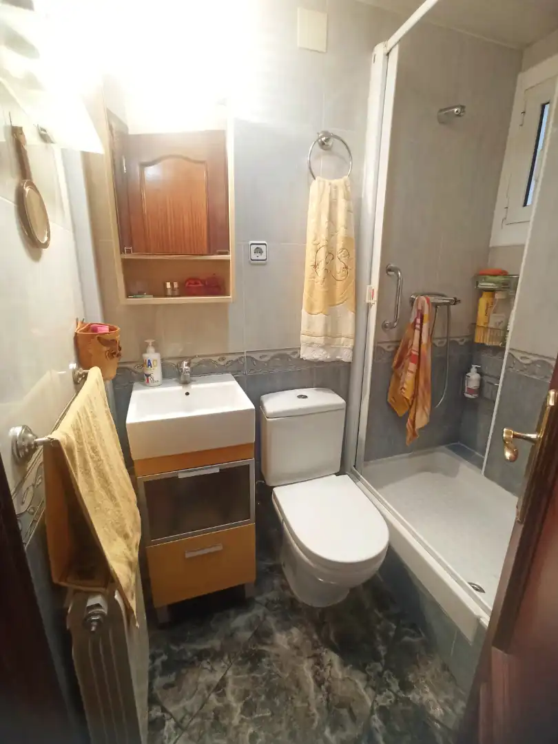 Badezimmer von Wohnung zum Verkauf in L'Hospitalet de Llobregat mit Klimaanlage, Heizung und Möbliert