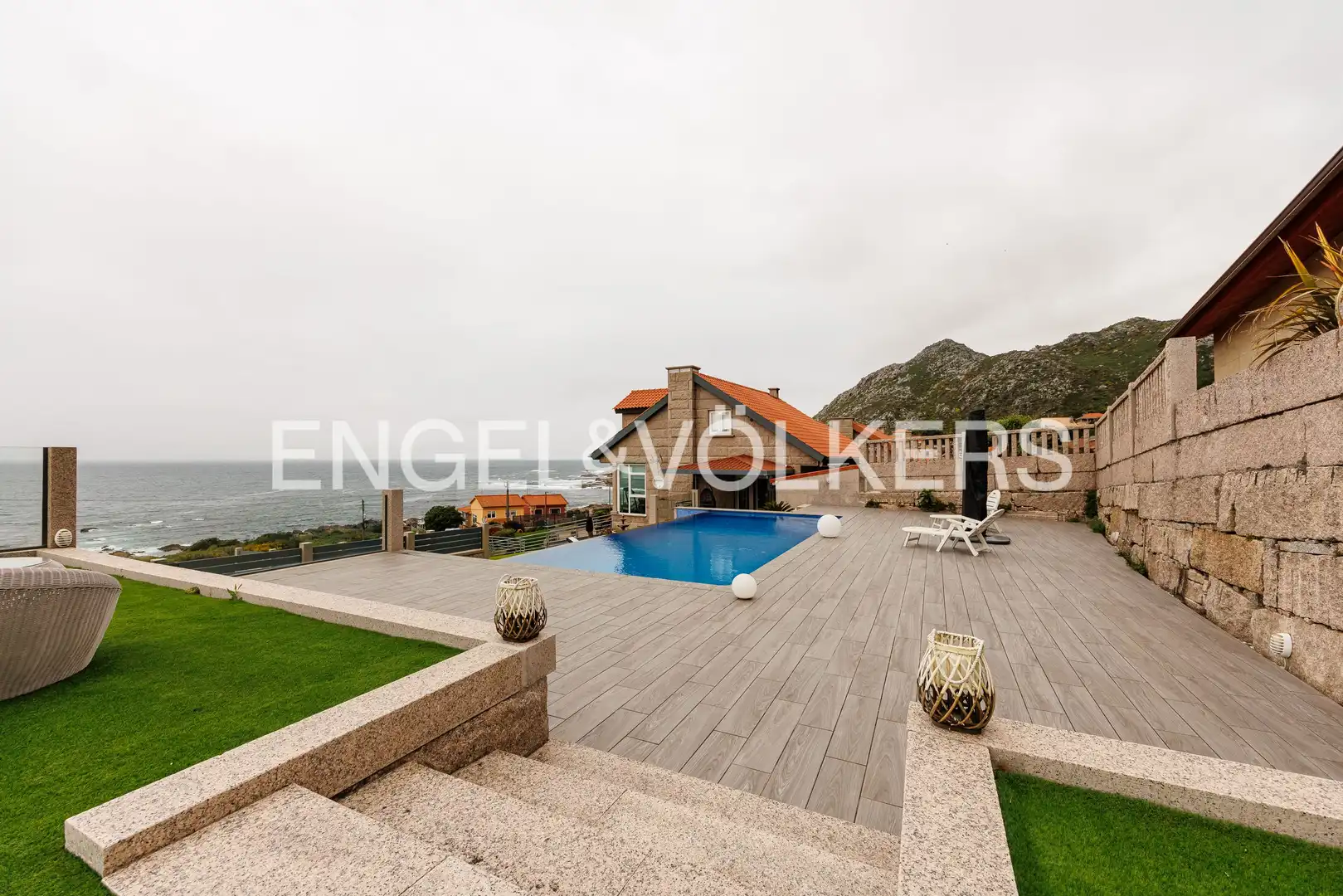 Terrassa de Casa o xalet en venda en Oia amb Calefacció, Jardí privat i Parquet
