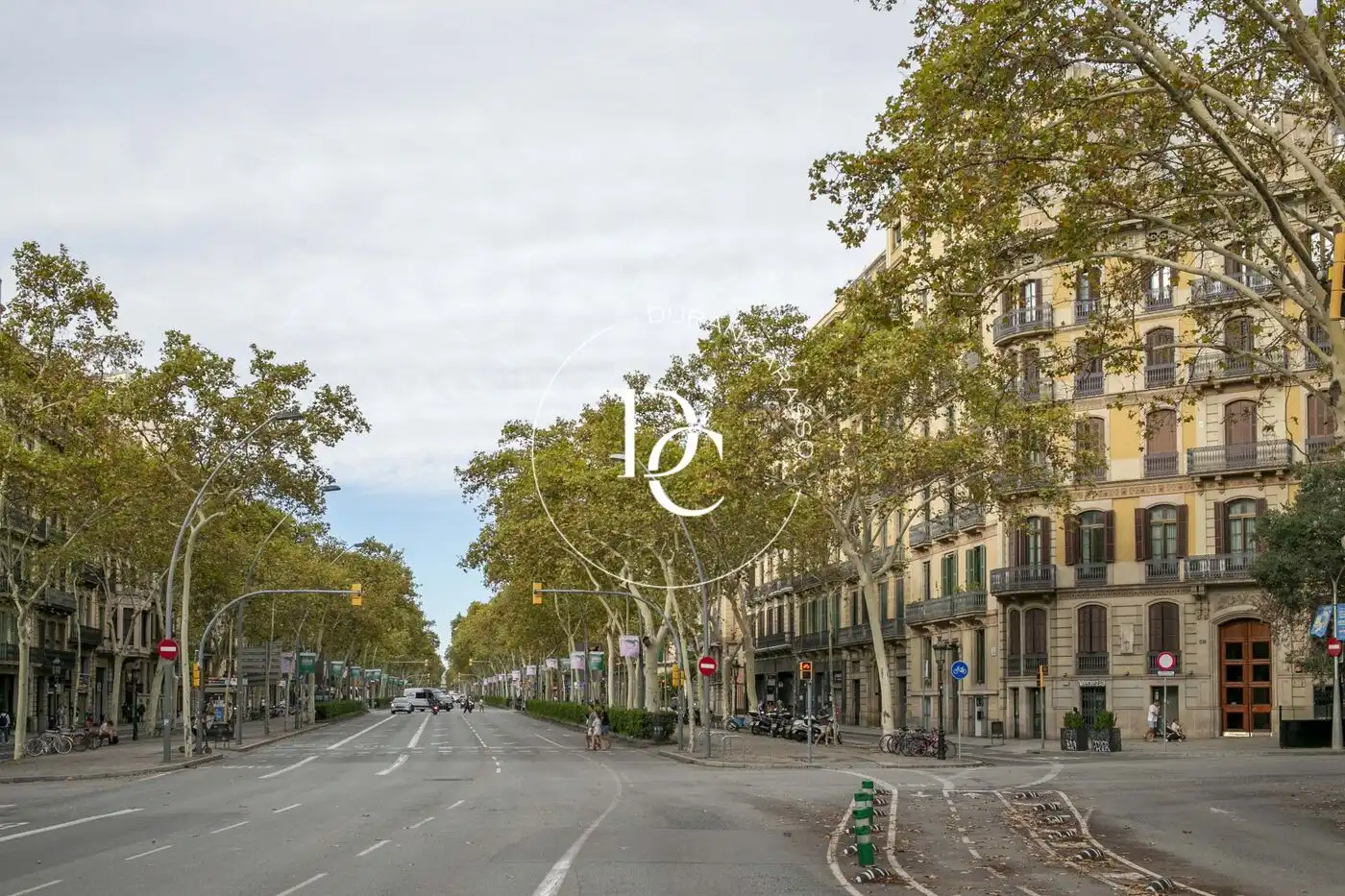 Vista exterior de Piso en venta en Barcelona con Calefacción