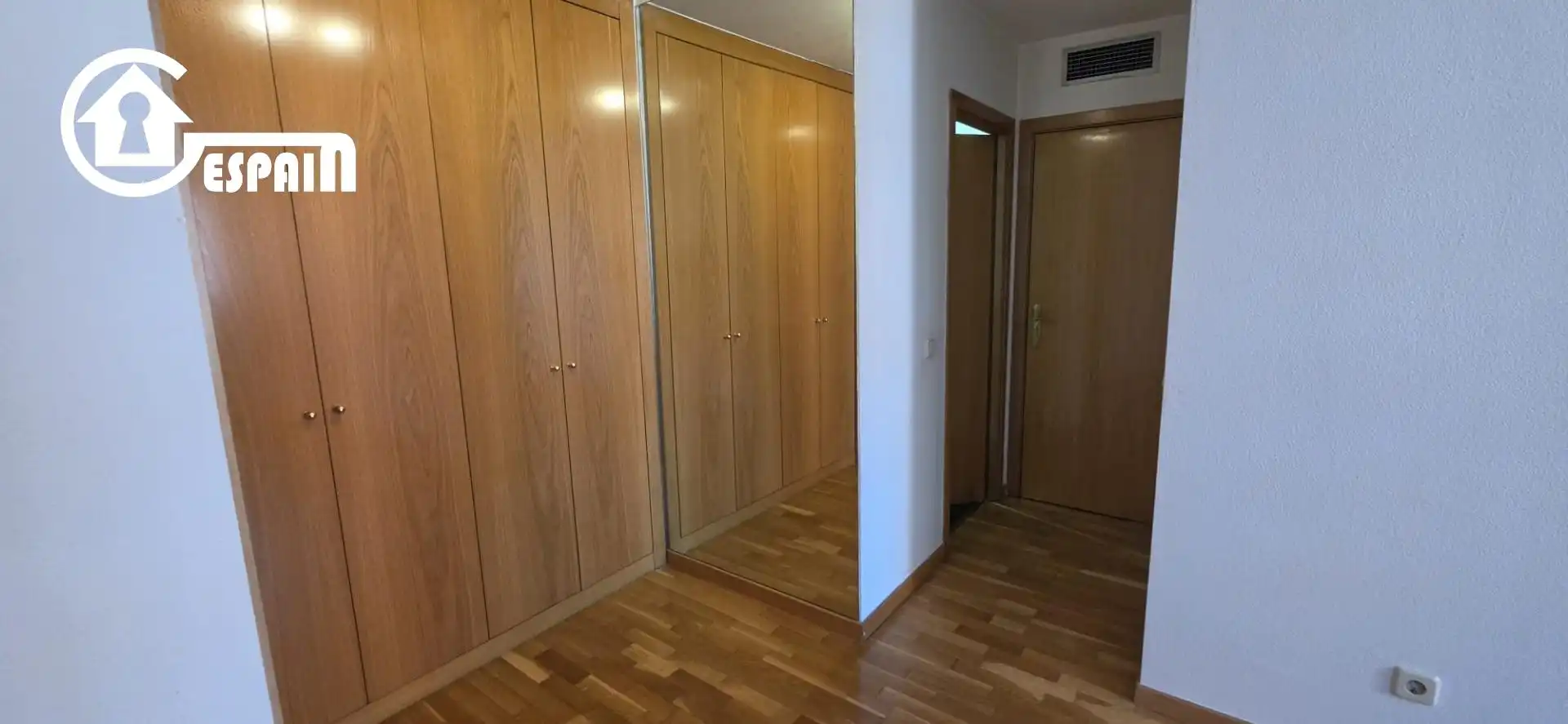Wohnung zum Verkauf in Madrid mit Klimaanlage, Heizung und Privatgarten