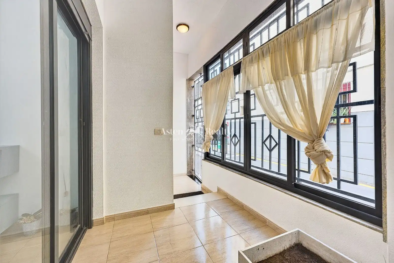 Wohnung zum Verkauf in Arona mit Terrasse, Abstellraum und Möbliert