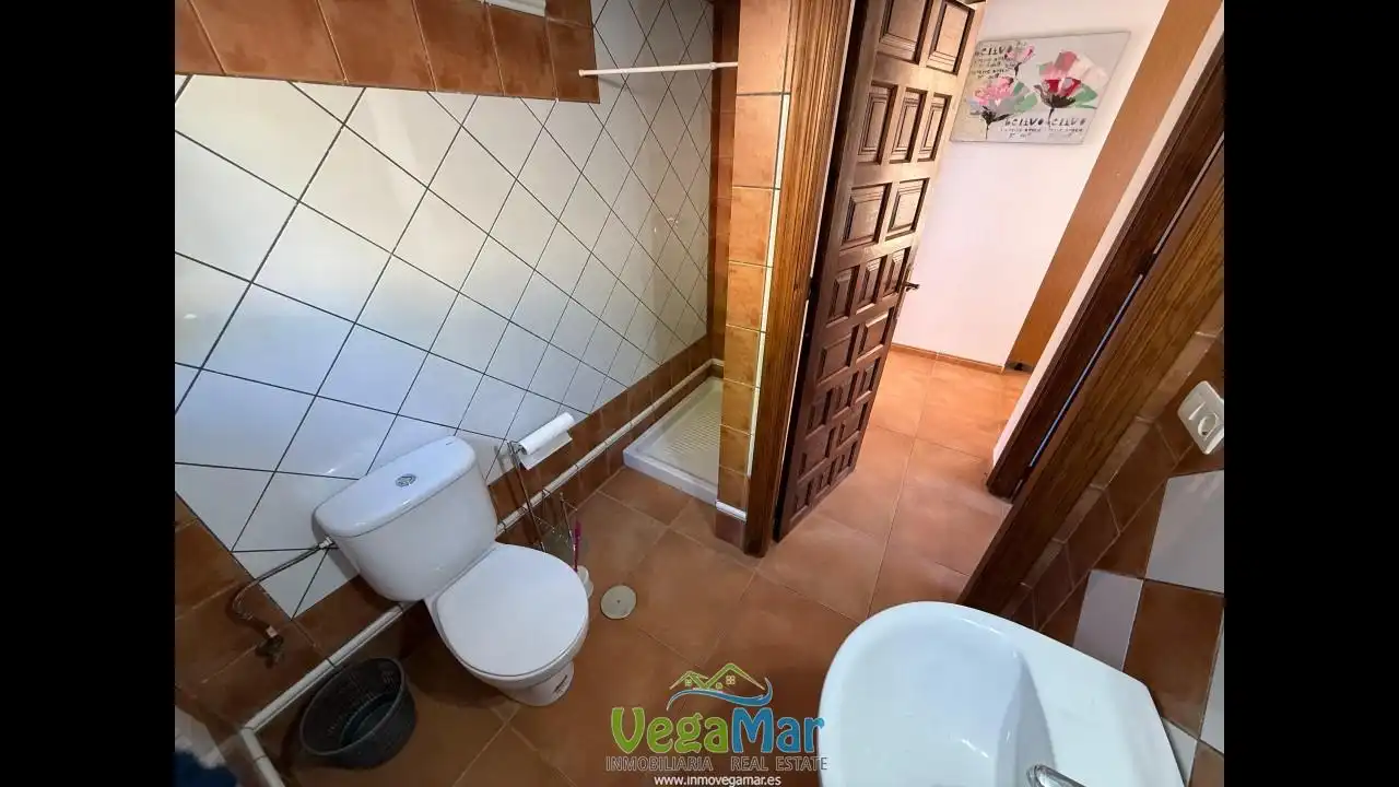 Bany de Finca rústica en venda en Otívar amb Jardí privat, Terrassa i Piscina